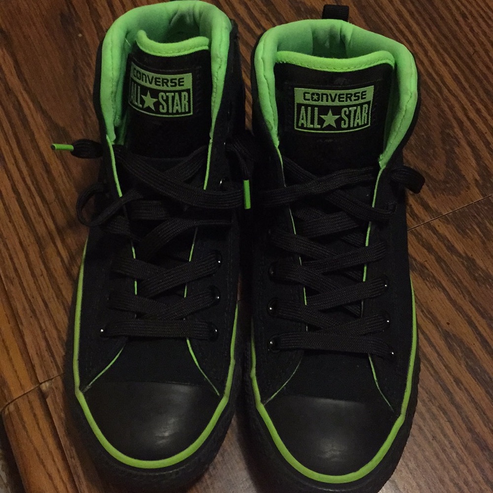 NEW EXCLUSIVE CONVERSE - Men's 7.5 Women's 9.5